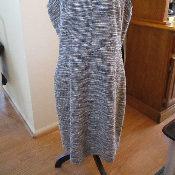 Banana Republic Women's Sleeveless V-Neck Dress, Black & White Tweed, Size 14 - Picture 2 of 9